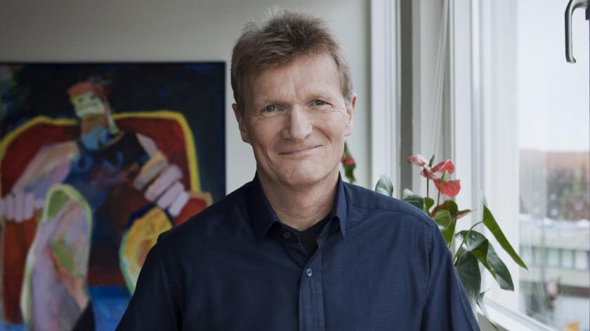 Direktør Michael Wright siddende på sit kontor.