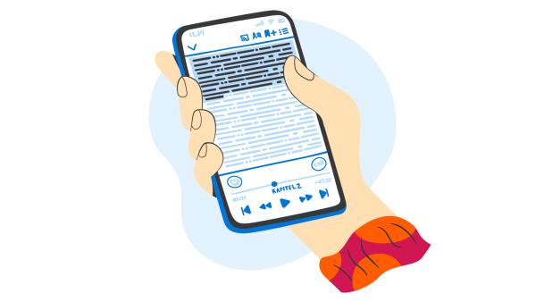 Hånd som holder en mobiltelefon hvor en lydbog kan ses på skærmen